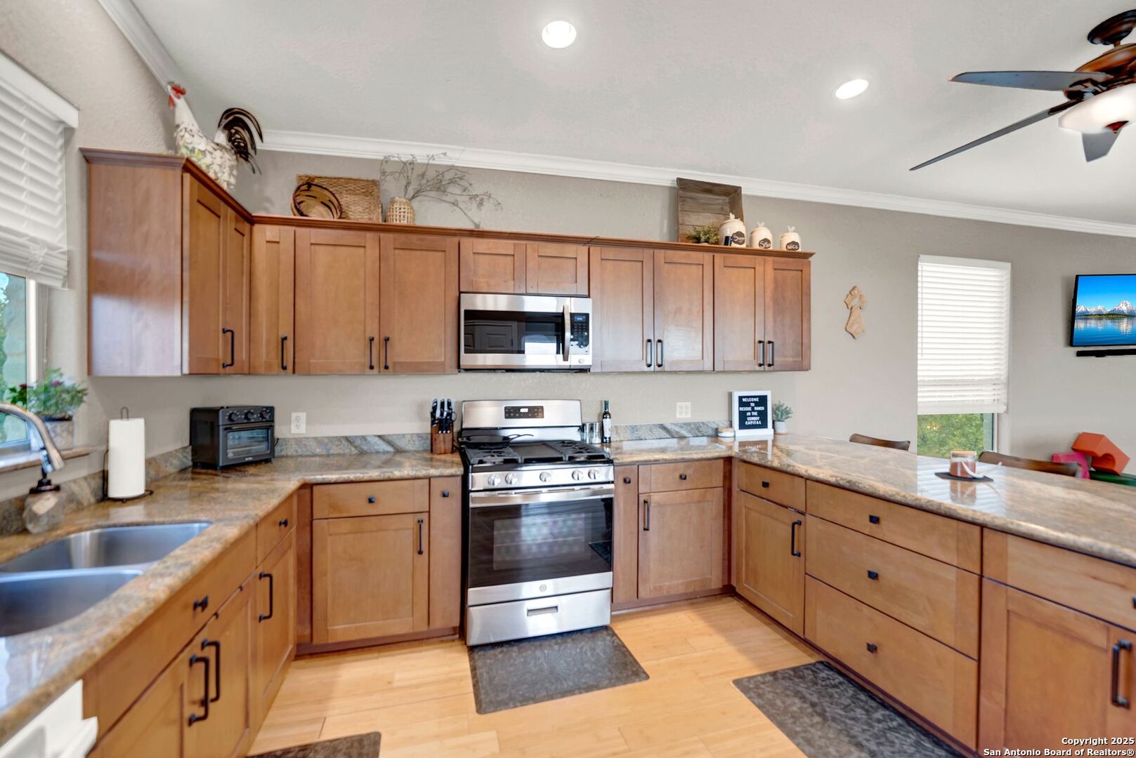 518 Park Bandera, TX 78003 - Photo 15 of 38