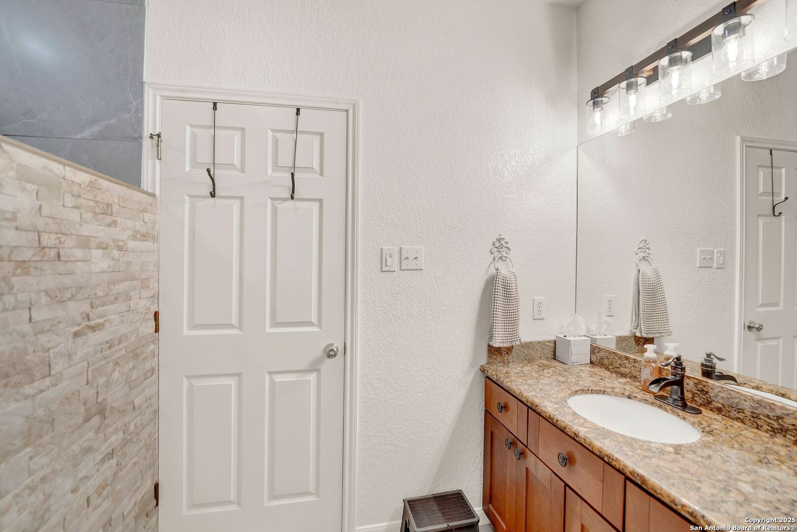 518 Park Bandera, TX 78003 - Photo 30 of 38