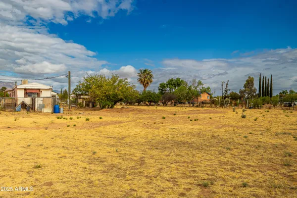 a street view with residential house