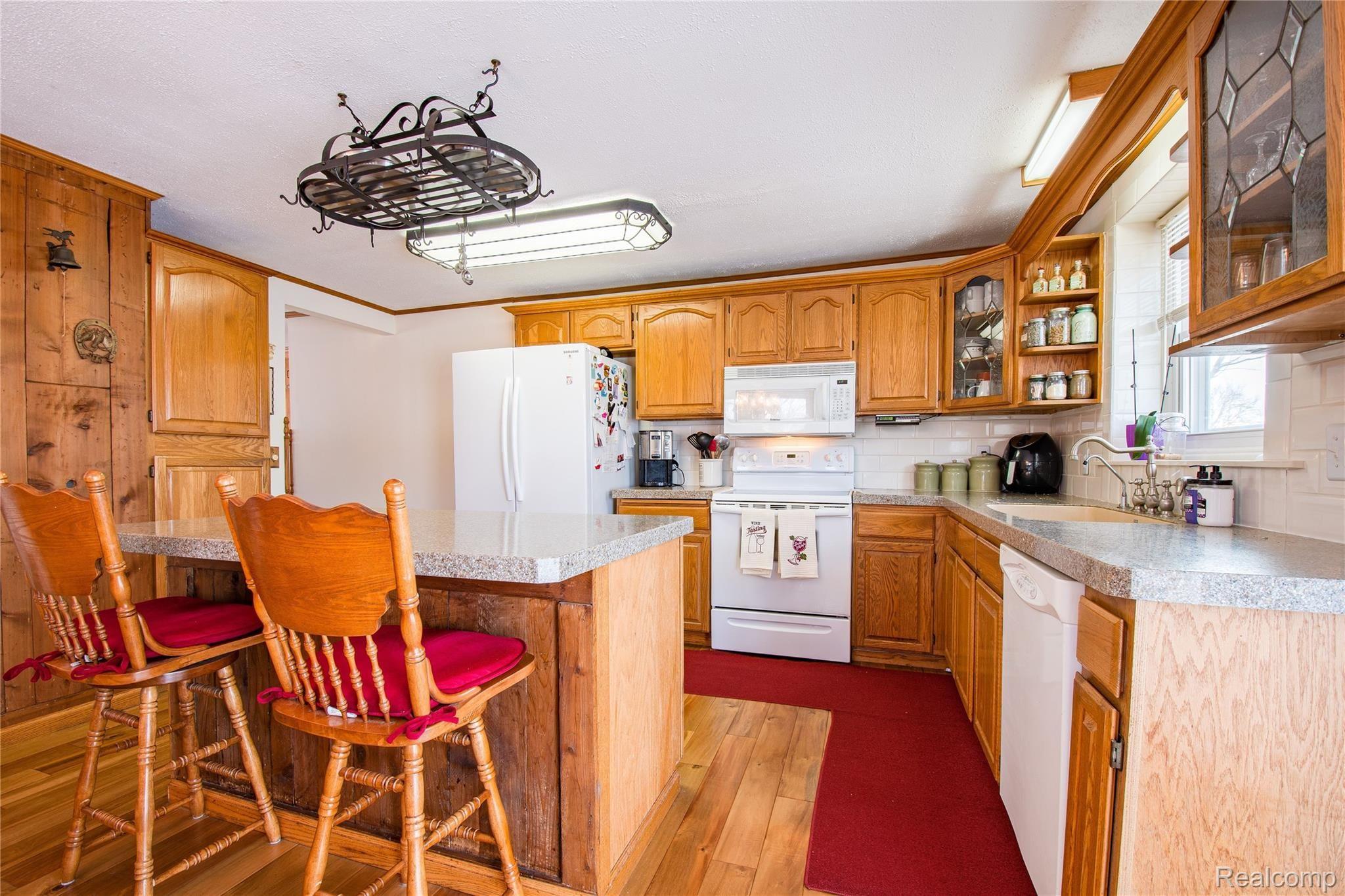 6005 North Fowlerville Road Fowlerville, MI 48836 - Photo 5 of 49 8rUxhjdg.jpeg