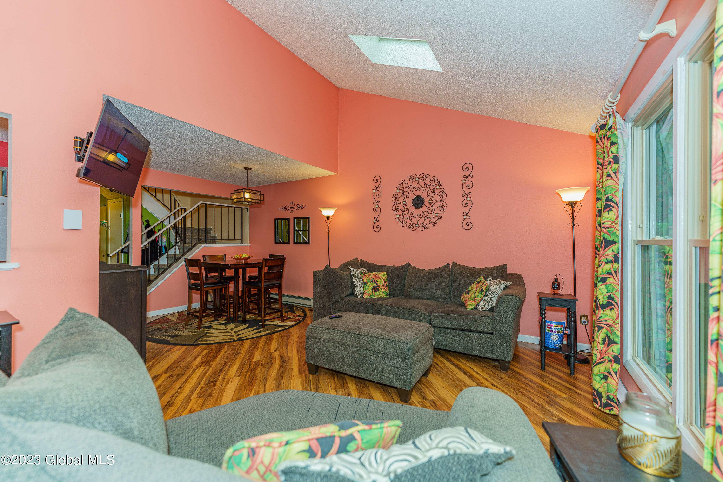 8 Cromwell Drive Halfmoon, NY 12065 - Photo 12 of 33 2 Livingroom 4