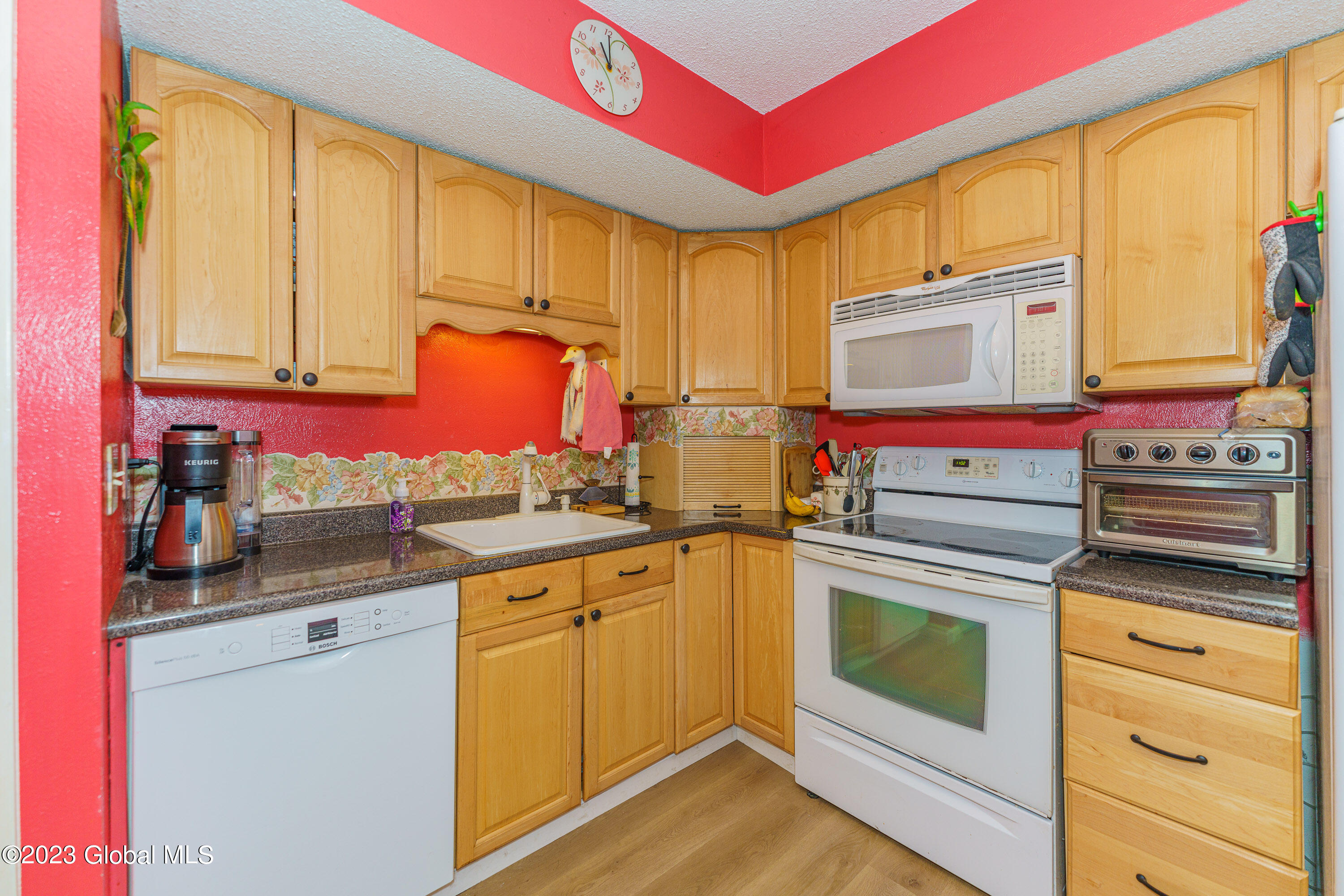 8 Cromwell Drive Halfmoon, NY 12065 - Photo 16 of 33 3 Kitchen 1