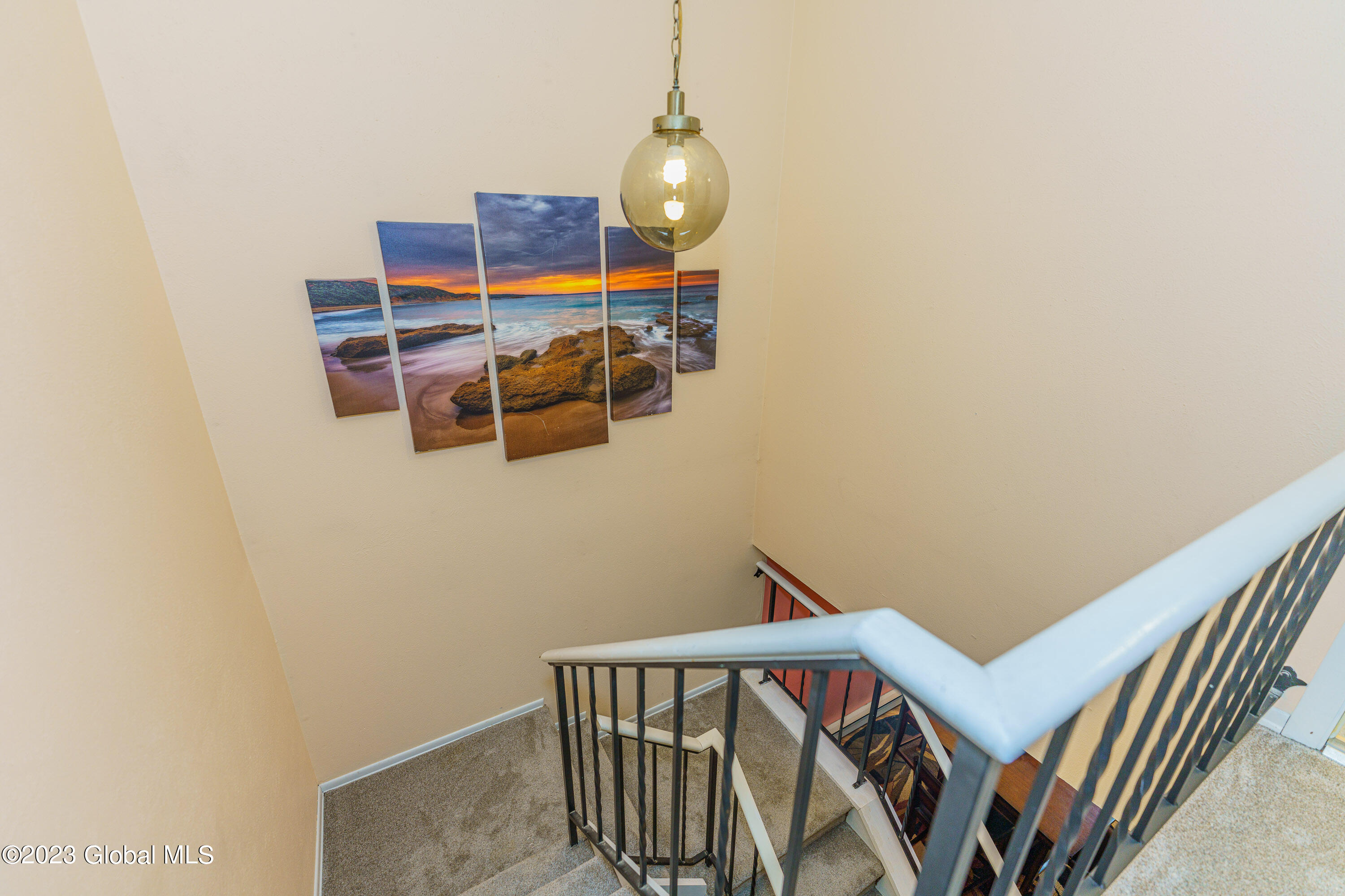 8 Cromwell Drive Halfmoon, NY 12065 - Photo 20 of 33 4 Landing