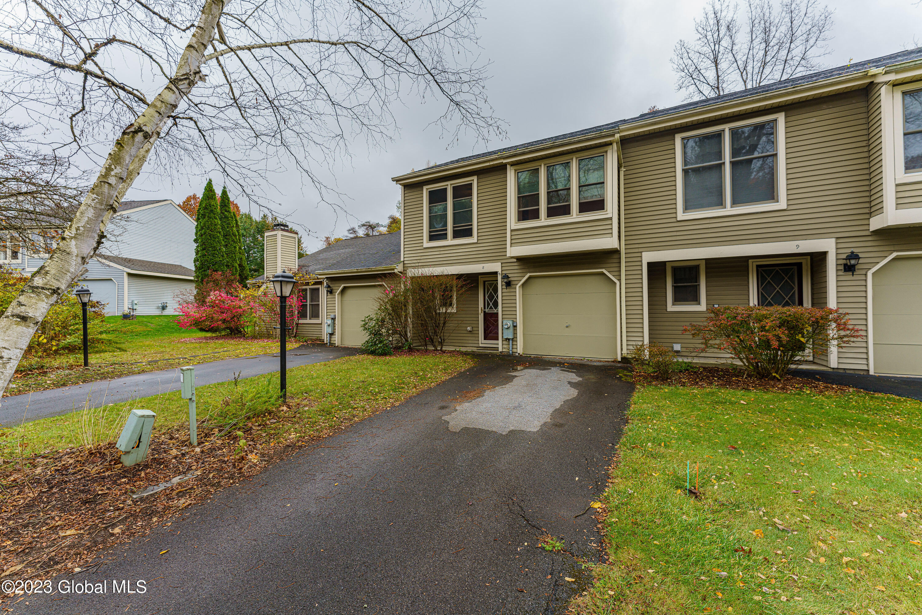 8 Cromwell Drive Halfmoon, NY 12065 - Photo 3 of 33 0 Front 2