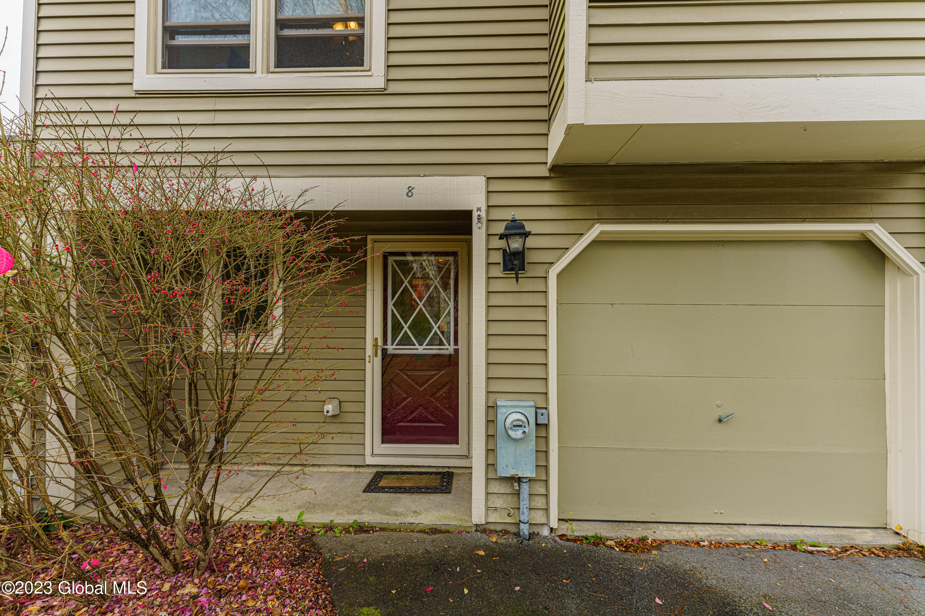 8 Cromwell Drive Halfmoon, NY 12065 - Photo 4 of 33 0 Front 3