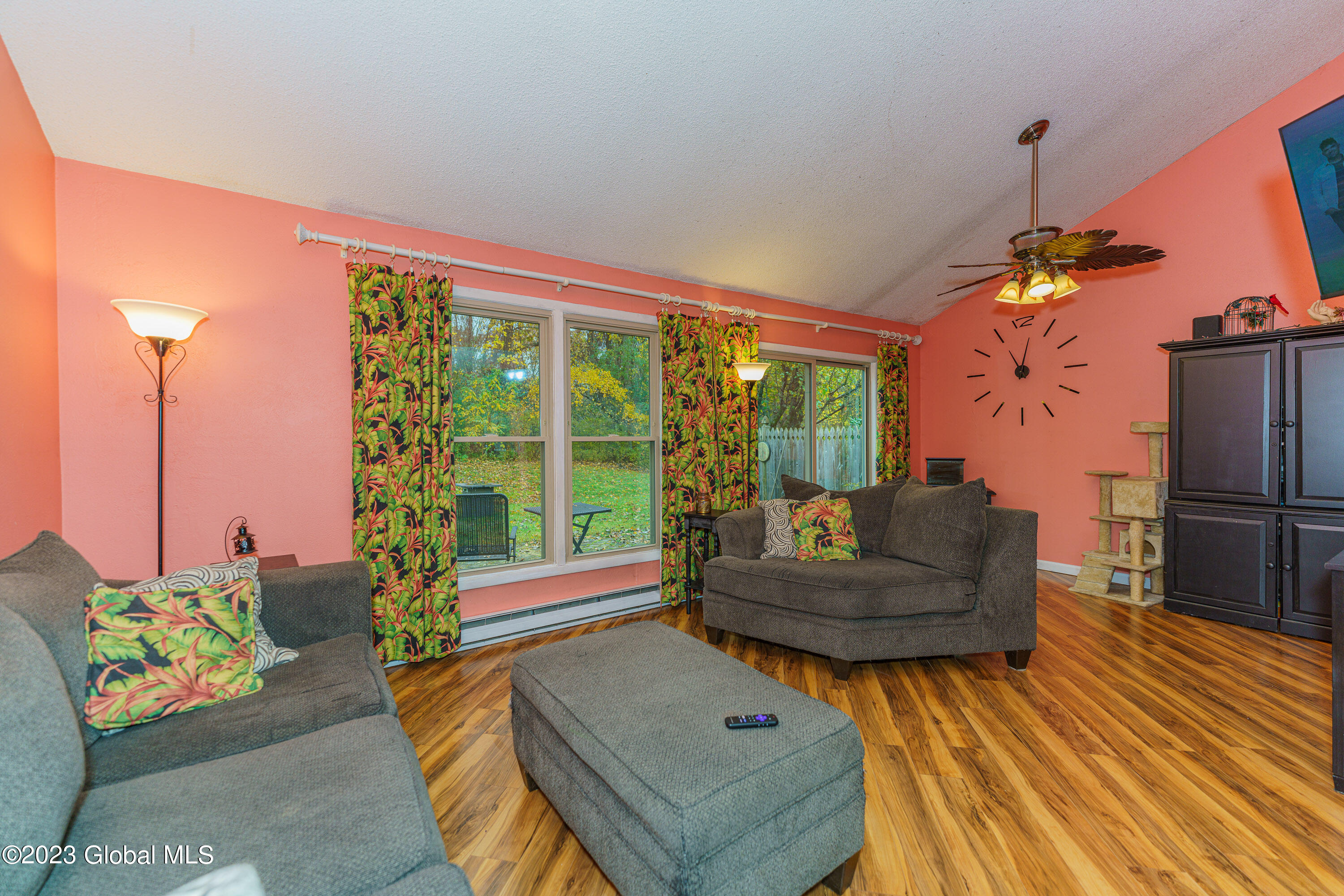 8 Cromwell Drive Halfmoon, NY 12065 - Photo 9 of 33 2 Livingroom 1