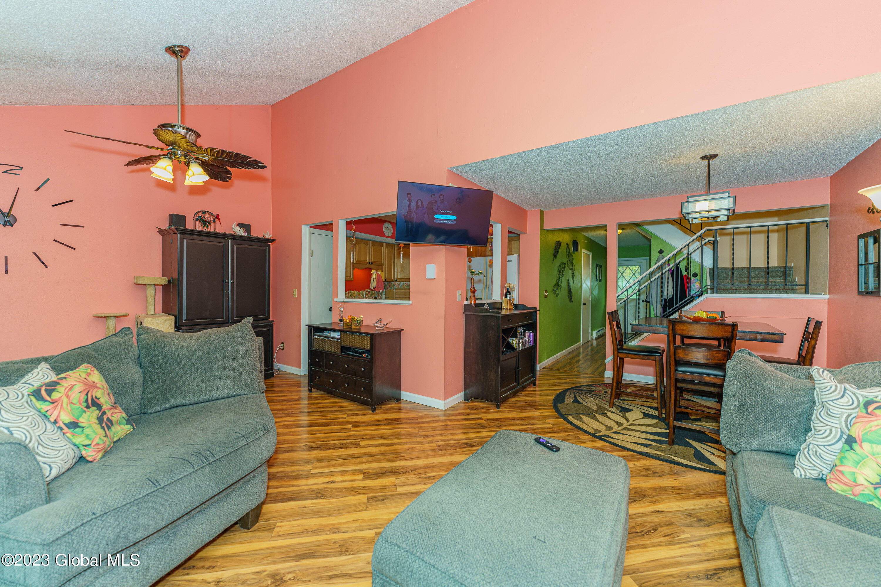 8 Cromwell Drive Halfmoon, NY 12065 - Photo 10 of 33 2 Livingroom 2