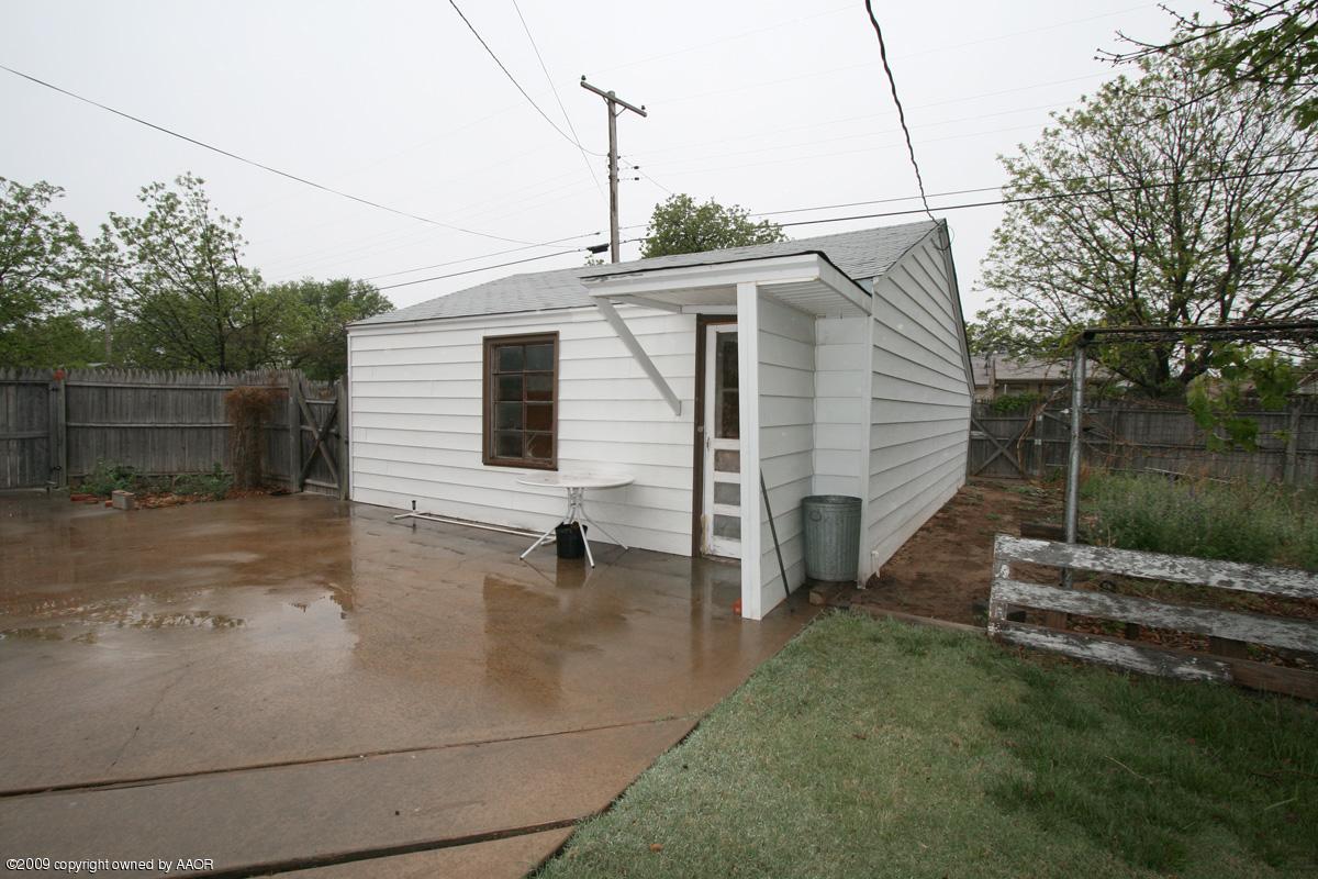 4318 South Ong Street Amarillo, TX 79110 - Photo 14 of 14 a backyard of a house