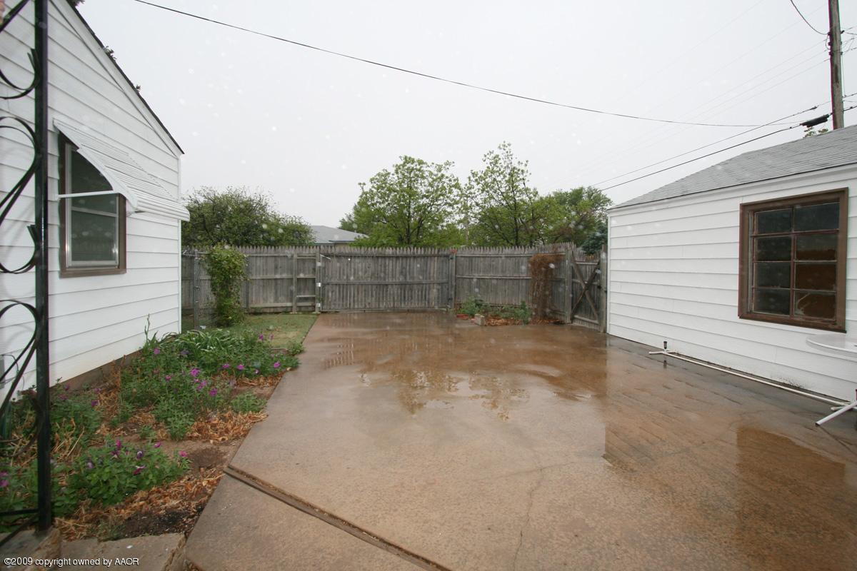 4318 South Ong Street Amarillo, TX 79110 - Photo 9 of 14 a view of a backyard with pathway