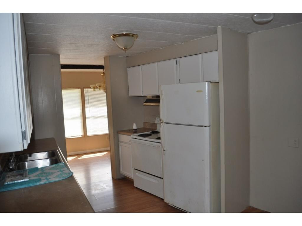 13881 Patrick Road Coeburn, VA 24230 - Photo 6 of 10 Kitchen