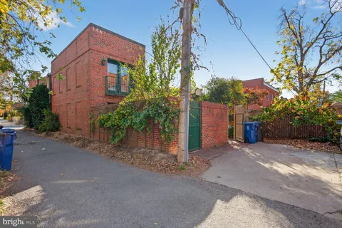 $4,000 | 220 North Patrick Street, Alexandria, VA 22314