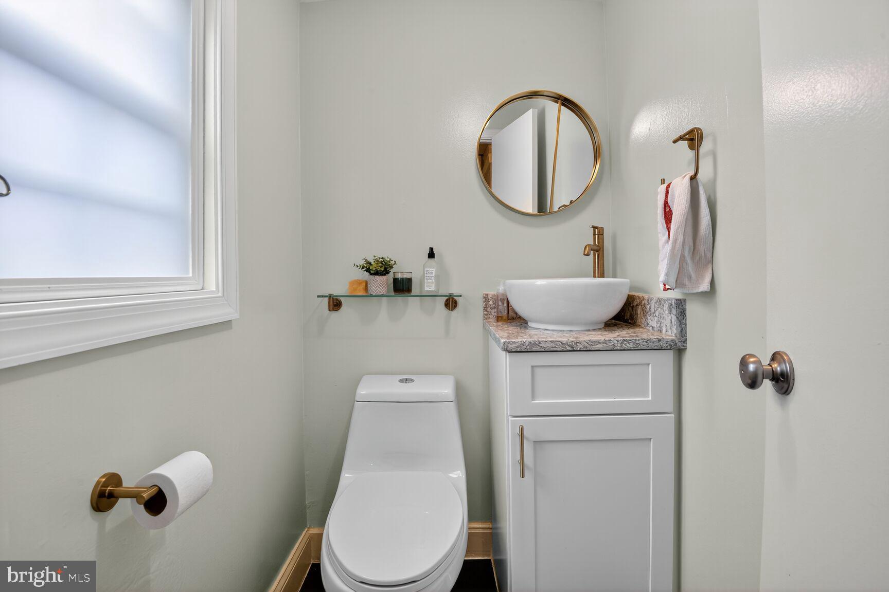 220 North Patrick Street Alexandria, VA 22314 - Photo 9 of 15 a bathroom with a toilet sink vanity and mirror