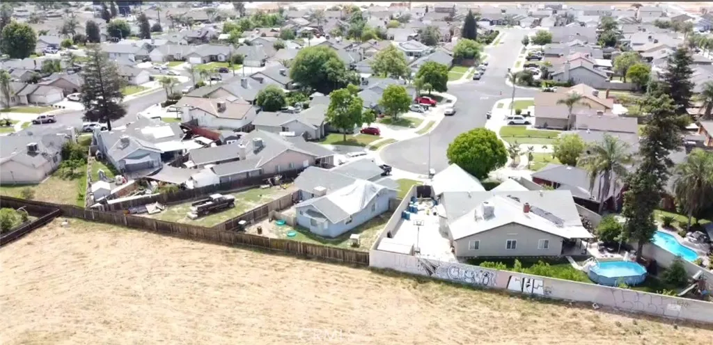 0 West Inyo Tulare, CA 93274 - Photo 20 of 24 an aerial view of a house with a yard and greenery