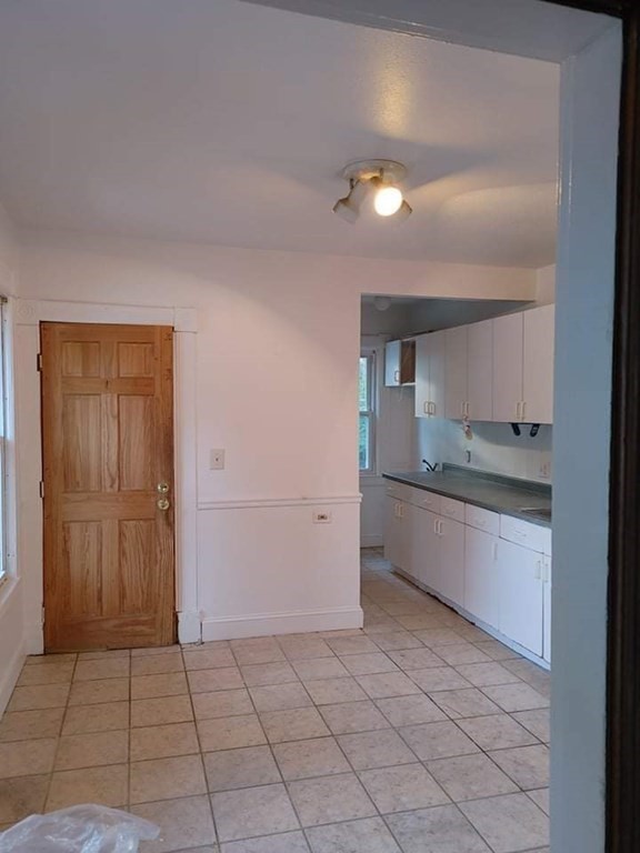 18-20 Cleveland Street Springfield, MA 01104 - Photo 5 of 16 Gallery Image 5