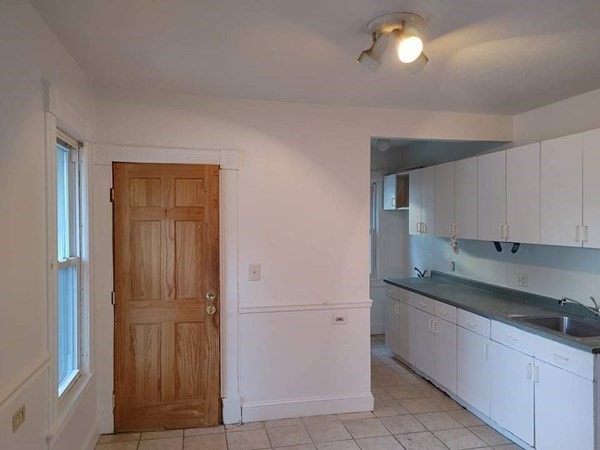 18-20 Cleveland Street Springfield, MA 01104 - Photo 6 of 16 Gallery Image 6