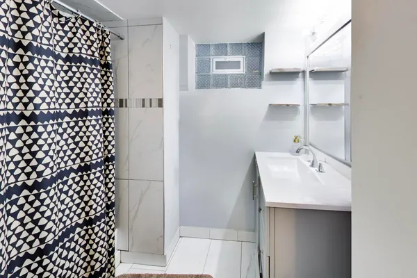 $1,700 | 5057 West Dakin Street, Unit G, Chicago, IL 60641