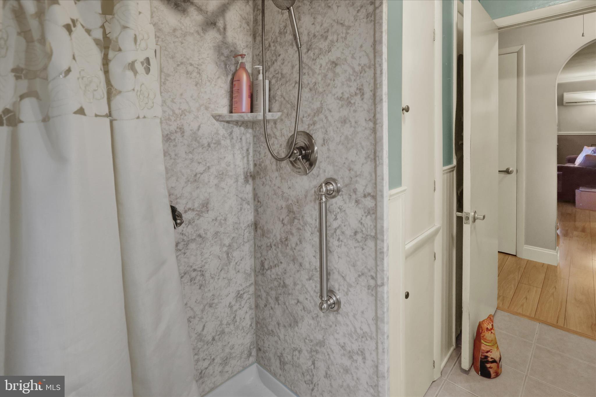 430 Summit Avenue Reading, PA 19607 - Photo 12 of 29 Bath Room