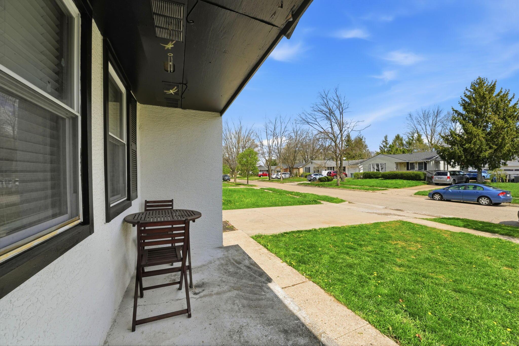 6525 Devonhill Road Columbus, OH 43229 - Photo 3 of 24 22-web-or-mls-6325-devonhill-rd