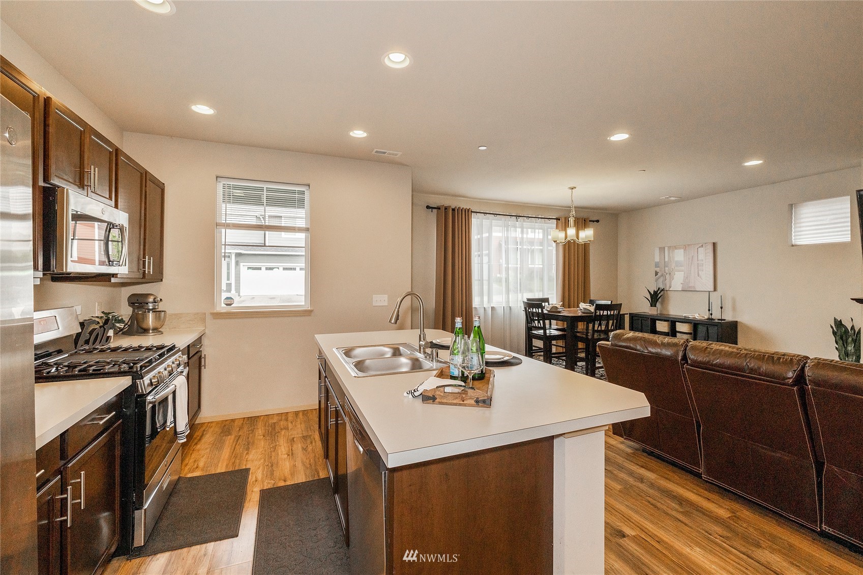 1033 Banyan Road Bremerton, WA 98310 - Photo 4 of 25 Gallery Image 4