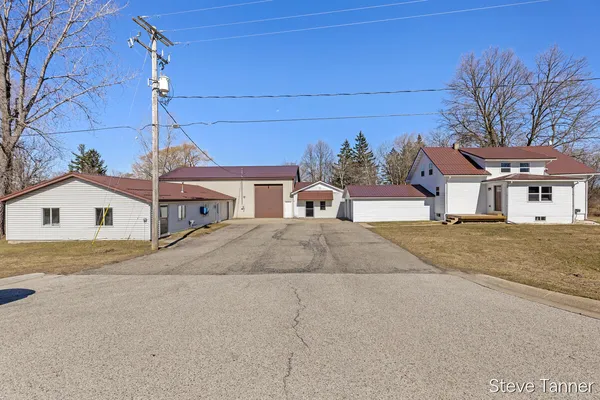 $300,000 | 5423 East Howard City-Edmore, Vestaburg, MI 48891
