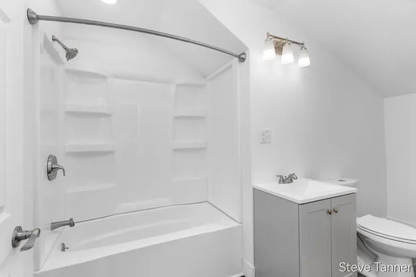 $300,000 | 5423 East Howard City-Edmore, Vestaburg, MI 48891