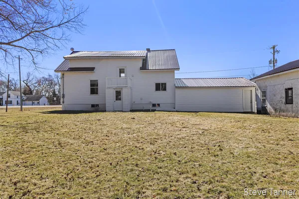 $300,000 | 5423 East Howard City-Edmore, Vestaburg, MI 48891