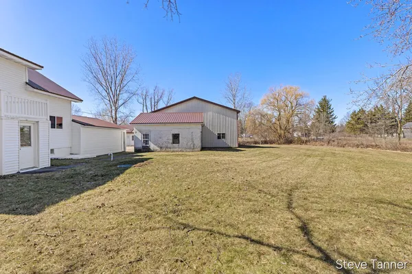 $300,000 | 5423 East Howard City-Edmore, Vestaburg, MI 48891