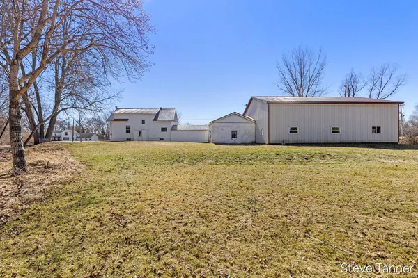 $300,000 | 5423 East Howard City-Edmore, Vestaburg, MI 48891