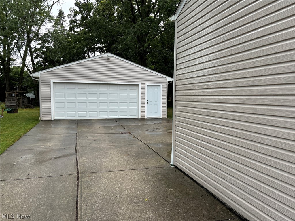 1440 West Miner Road Cleveland, OH 44124 - Photo 4 of 49 View of garage