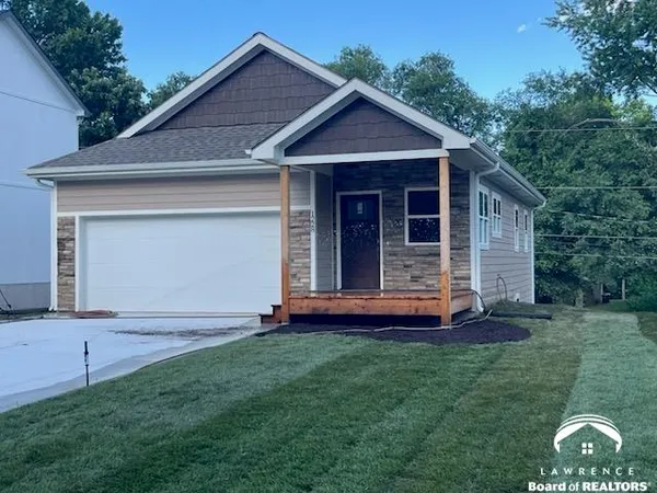 $375,000 | 1228 Walnut Street, Eudora, KS 66025