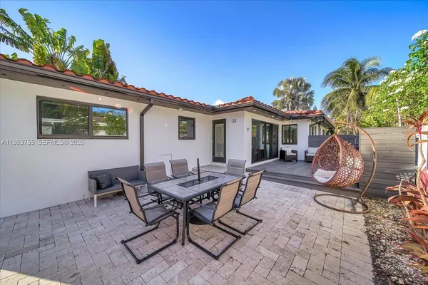 a view of a dinning table and chairs in patio