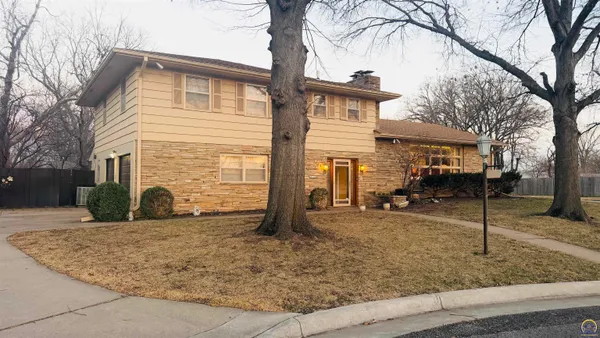 $350,000 | 2324 Southwest Meadow Court, Topeka, KS 66614
