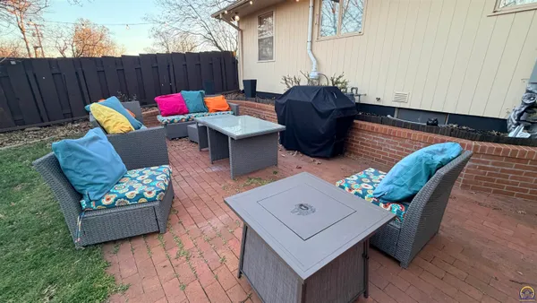 $350,000 | 2324 Southwest Meadow Court, Topeka, KS 66614