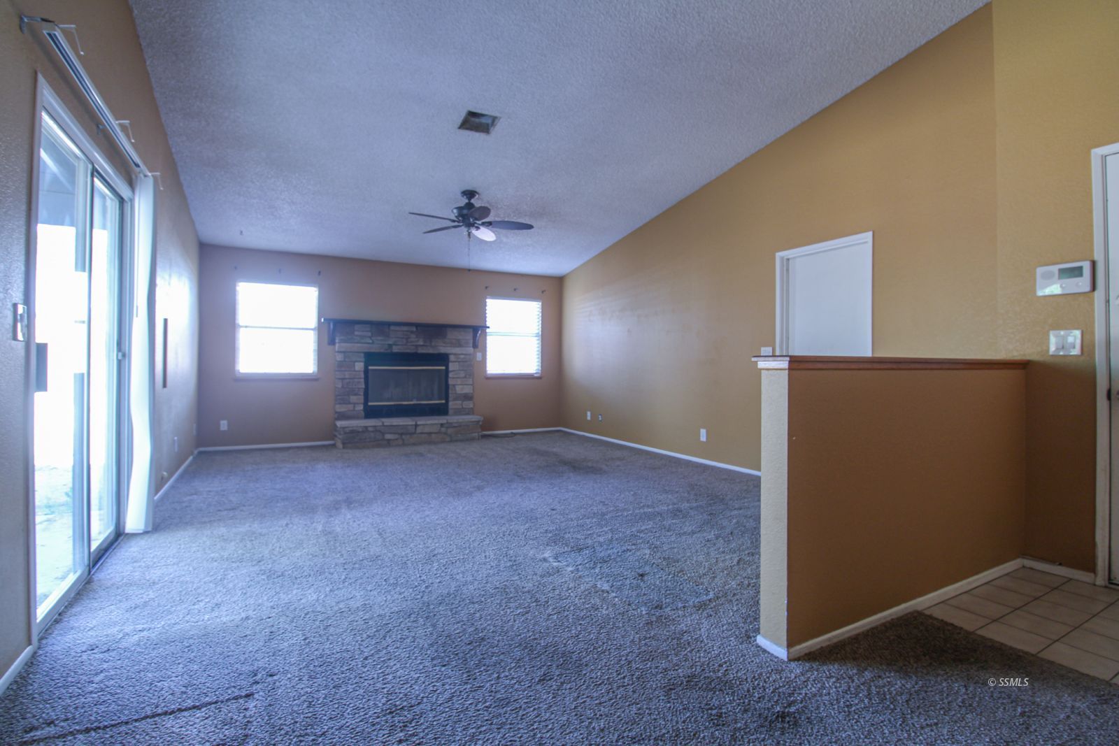 925 West Tamarisk Avenue Ridgecrest, CA 93555 - Photo 5 of 37