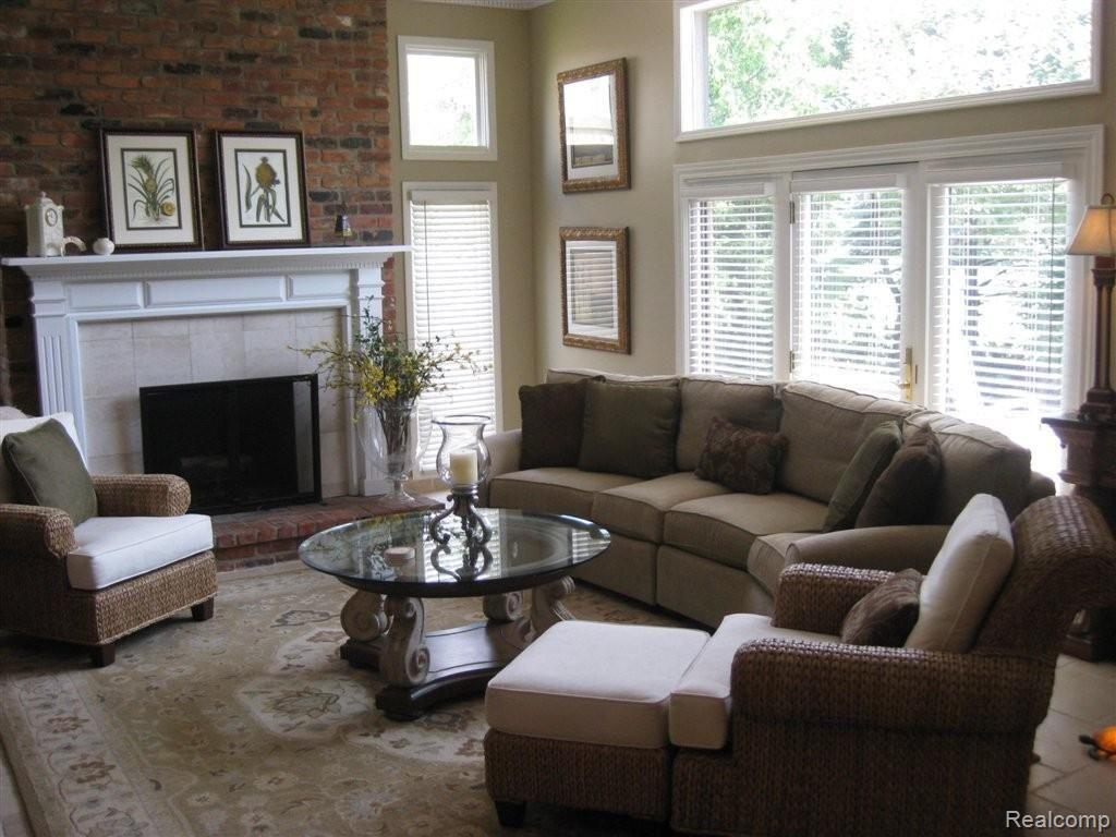 1727 Jason Circle Rochester, MI 48306 - Photo 2 of 20 Open & Bright Family Room