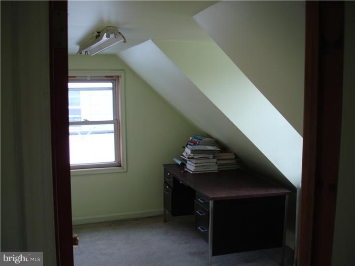 31 Glendale Road Upper Darby, PA 19082 - Photo 22 of 25