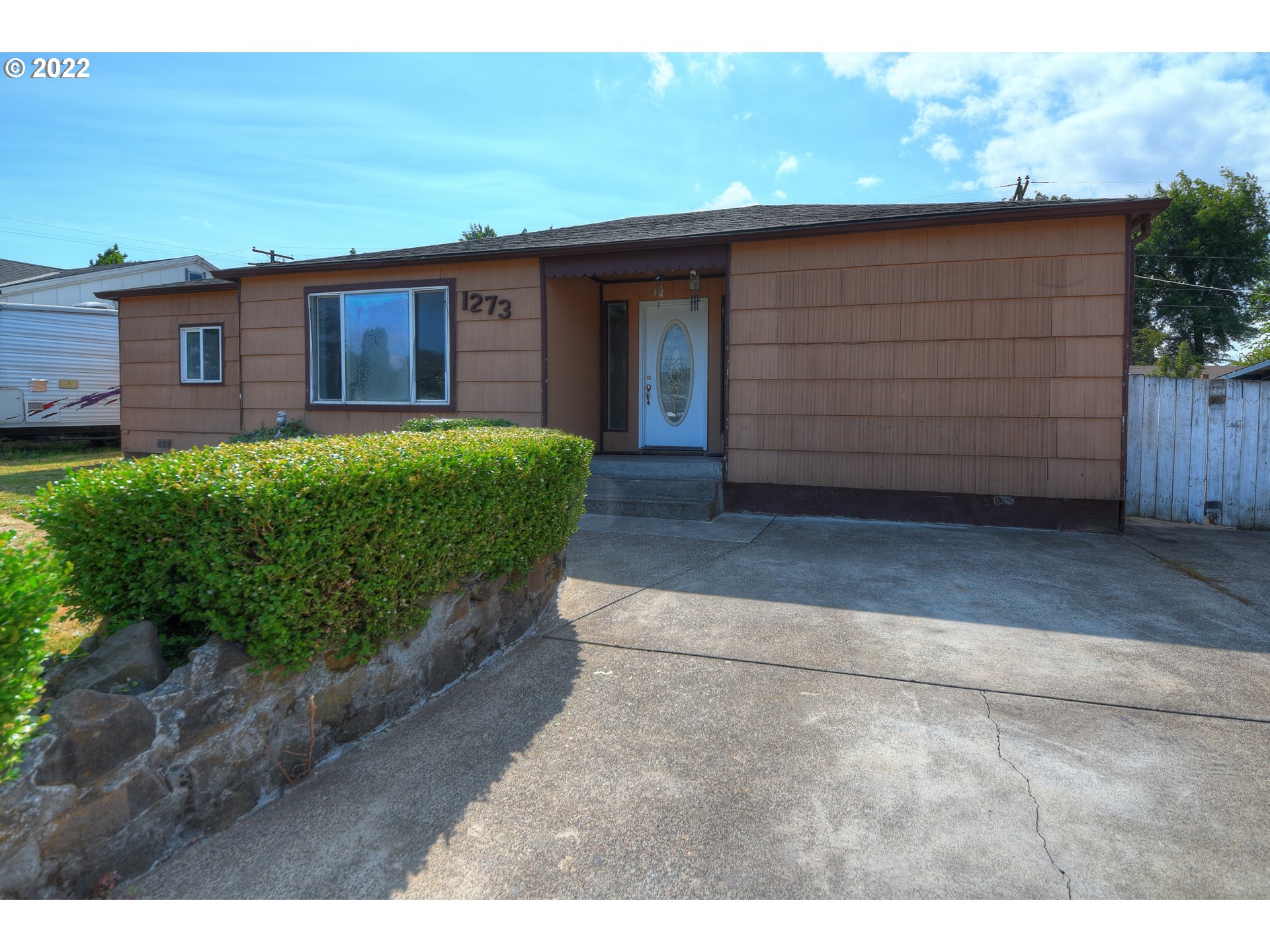 a view of a house with a yard