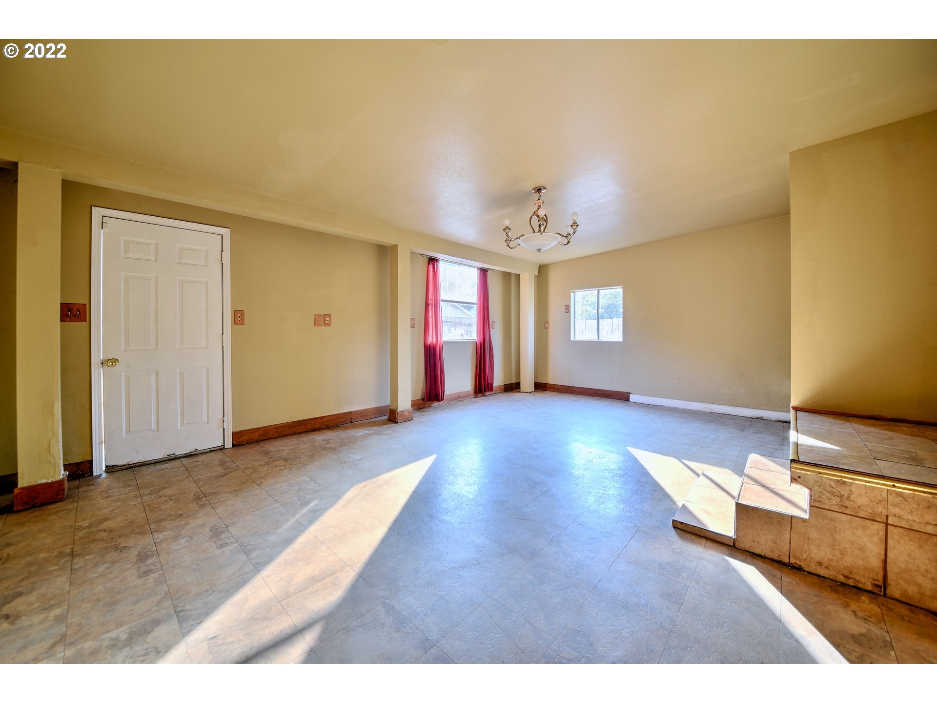 1273 Modoc Street Springfield, OR 97477 - Photo 11 of 16 a view of empty room with window