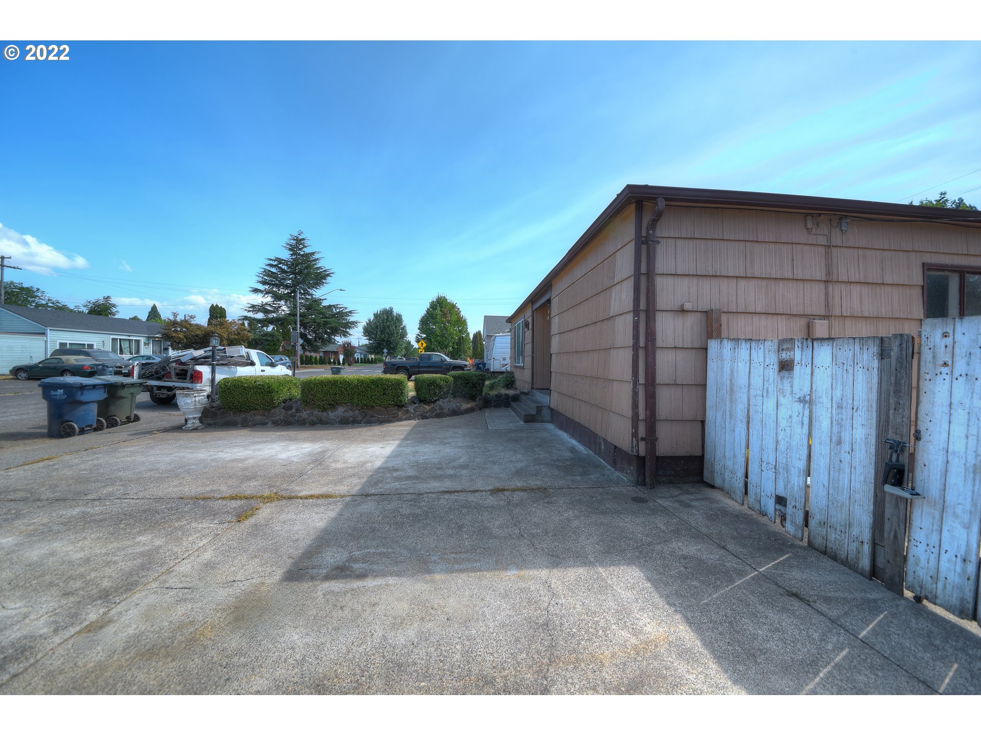 1273 Modoc Street Springfield, OR 97477 - Photo 16 of 16 a backyard of a house