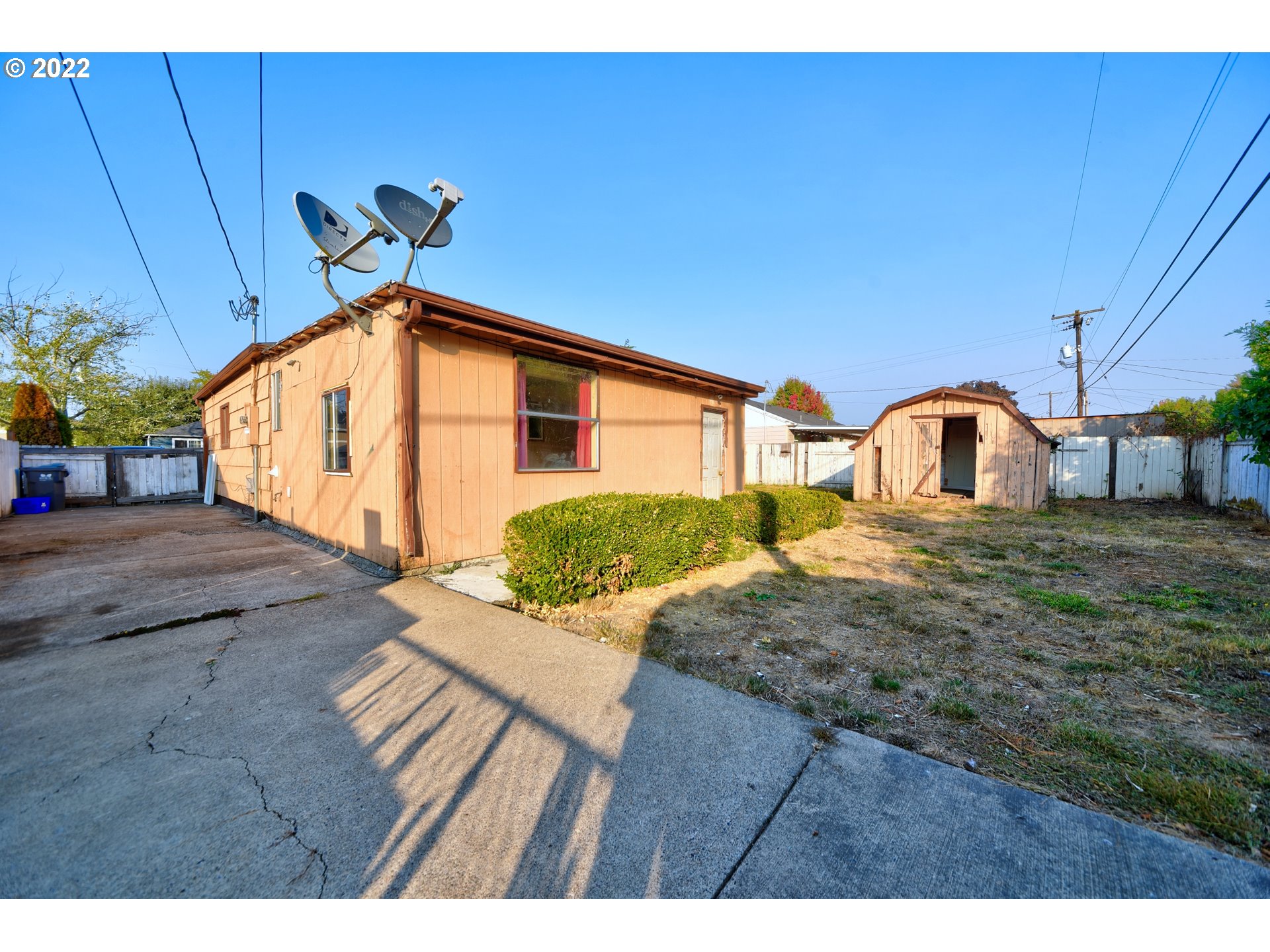 1273 Modoc Street Springfield, OR 97477 - Photo 7 of 16 a front view of a house with garden