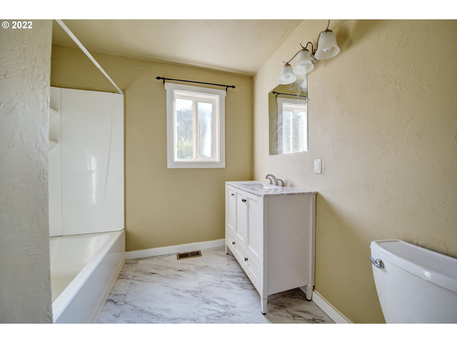 1273 Modoc Street Springfield, OR 97477 - Photo 9 of 16 a utility room with a window dryer and washer
