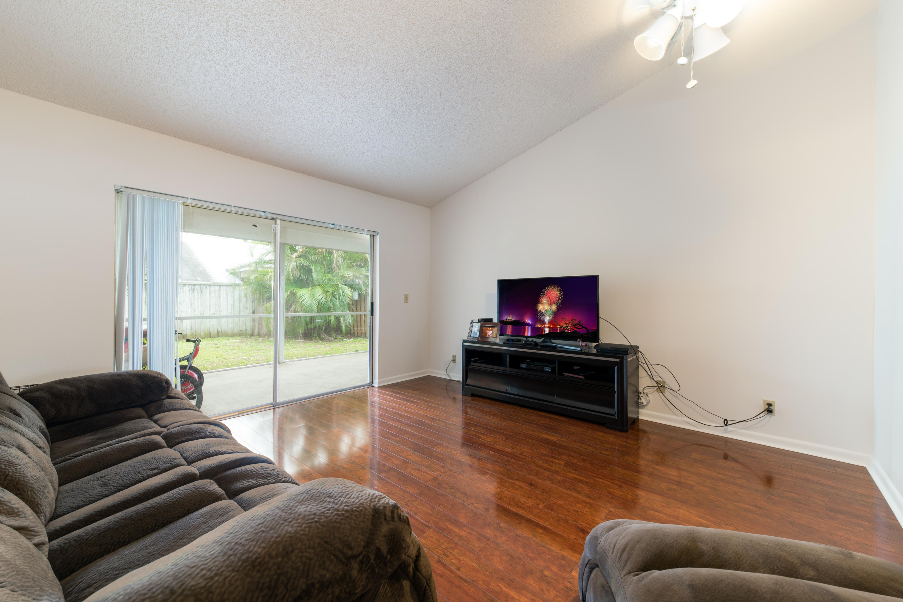 157 Pinewood Court Jupiter, FL 33458 - Photo 3 of 12 Great Room 2