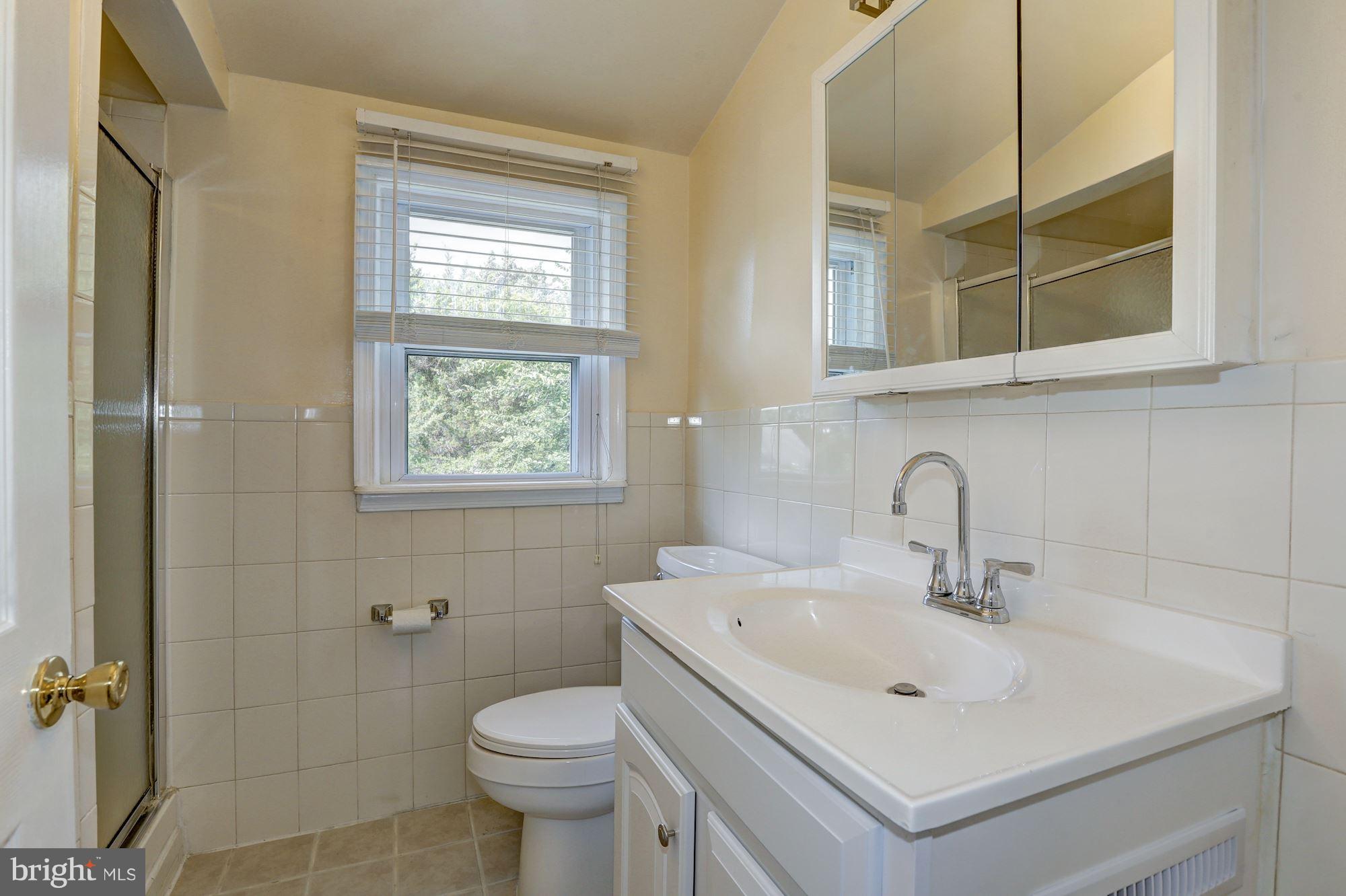 9428 Old Georgetown Road Bethesda, MD 20814 - Photo 15 of 30 Full Bath 2_Upper Level
