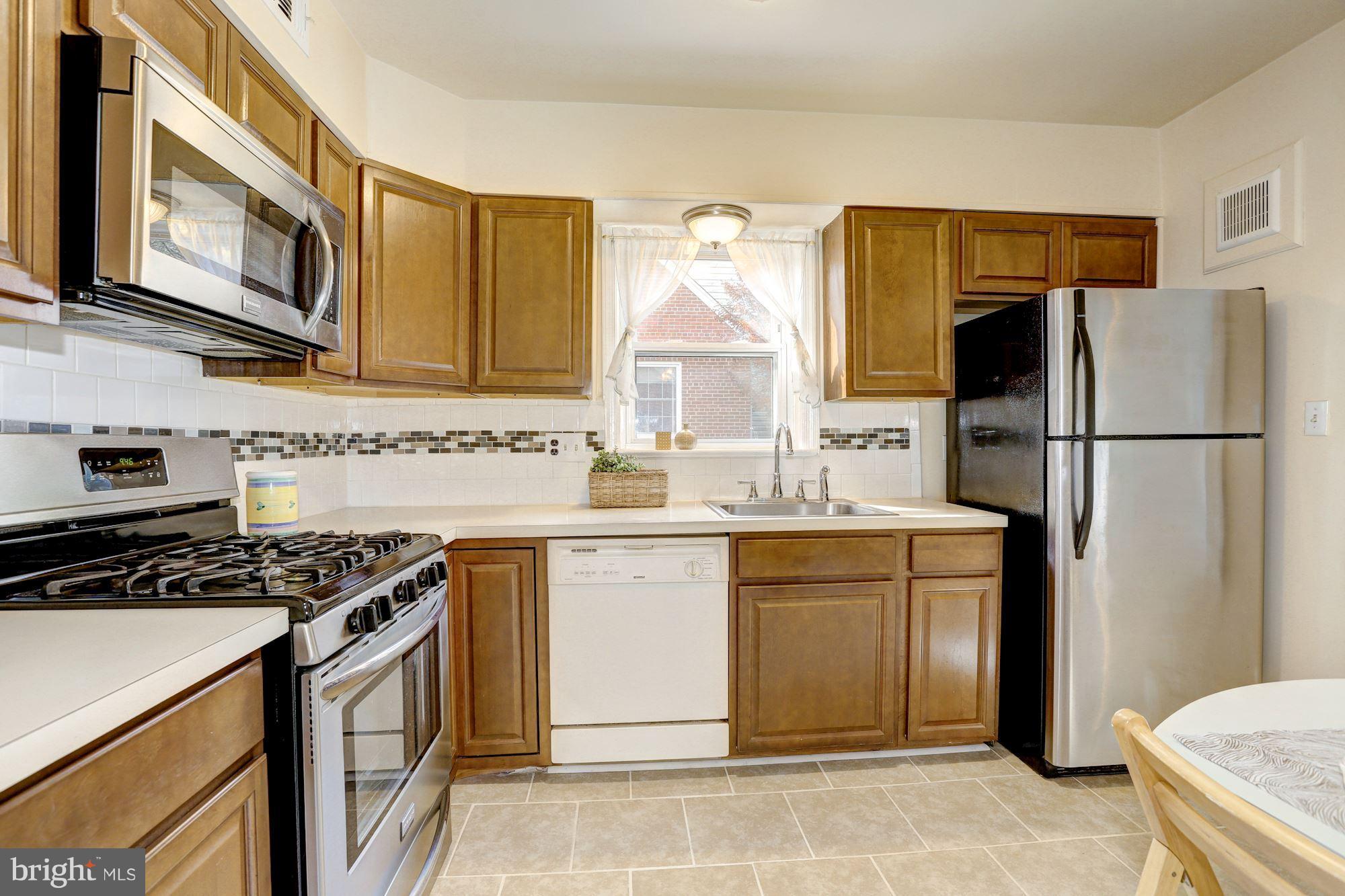9428 Old Georgetown Road Bethesda, MD 20814 - Photo 6 of 30 Kitchen