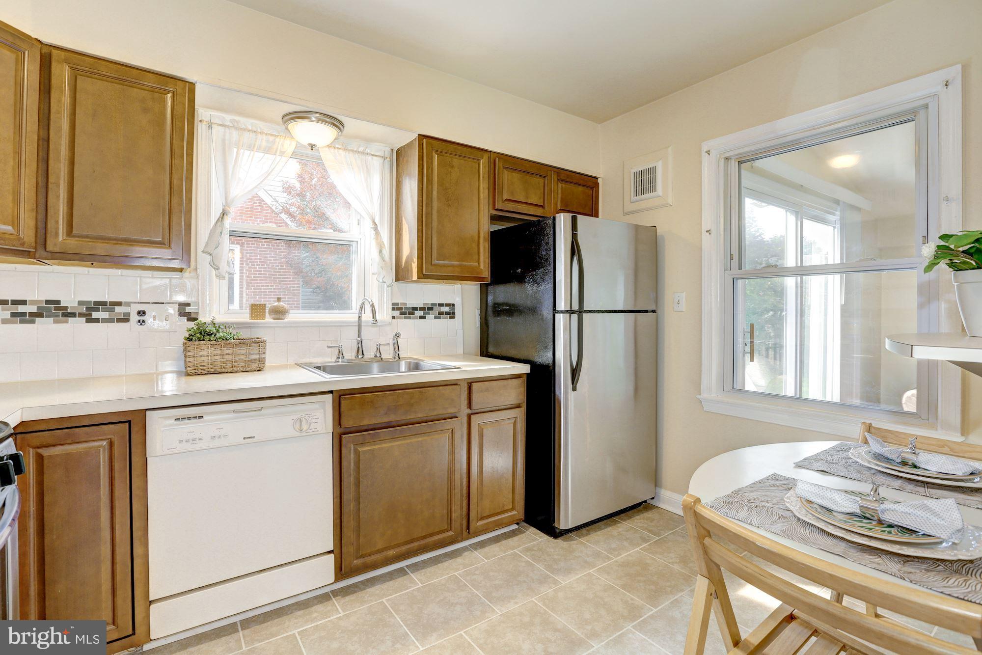 9428 Old Georgetown Road Bethesda, MD 20814 - Photo 7 of 30 Kitchen