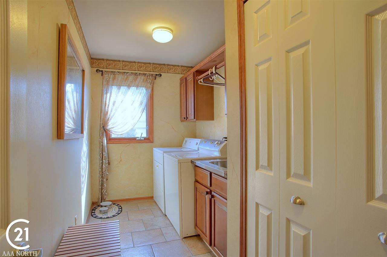 1399 Lakeview Drive Rochester Hills, MI 48306 - Photo 15 of 51