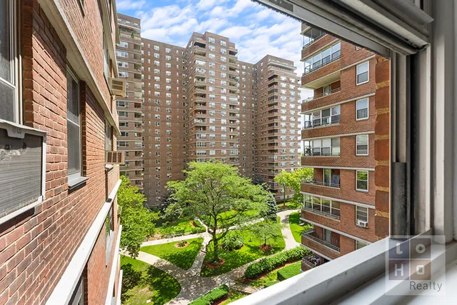 $975,000 | 575 Grand Street, Unit E605 | Lower East Side