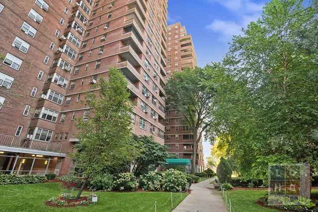 $975,000 | 575 Grand Street, Unit E605 | Lower East Side