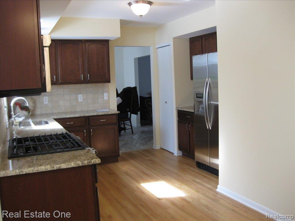 4584 Covered Bridge Road Bloomfield Hills, MI 48302 - Photo 5 of 21 Wow Great Kitchen