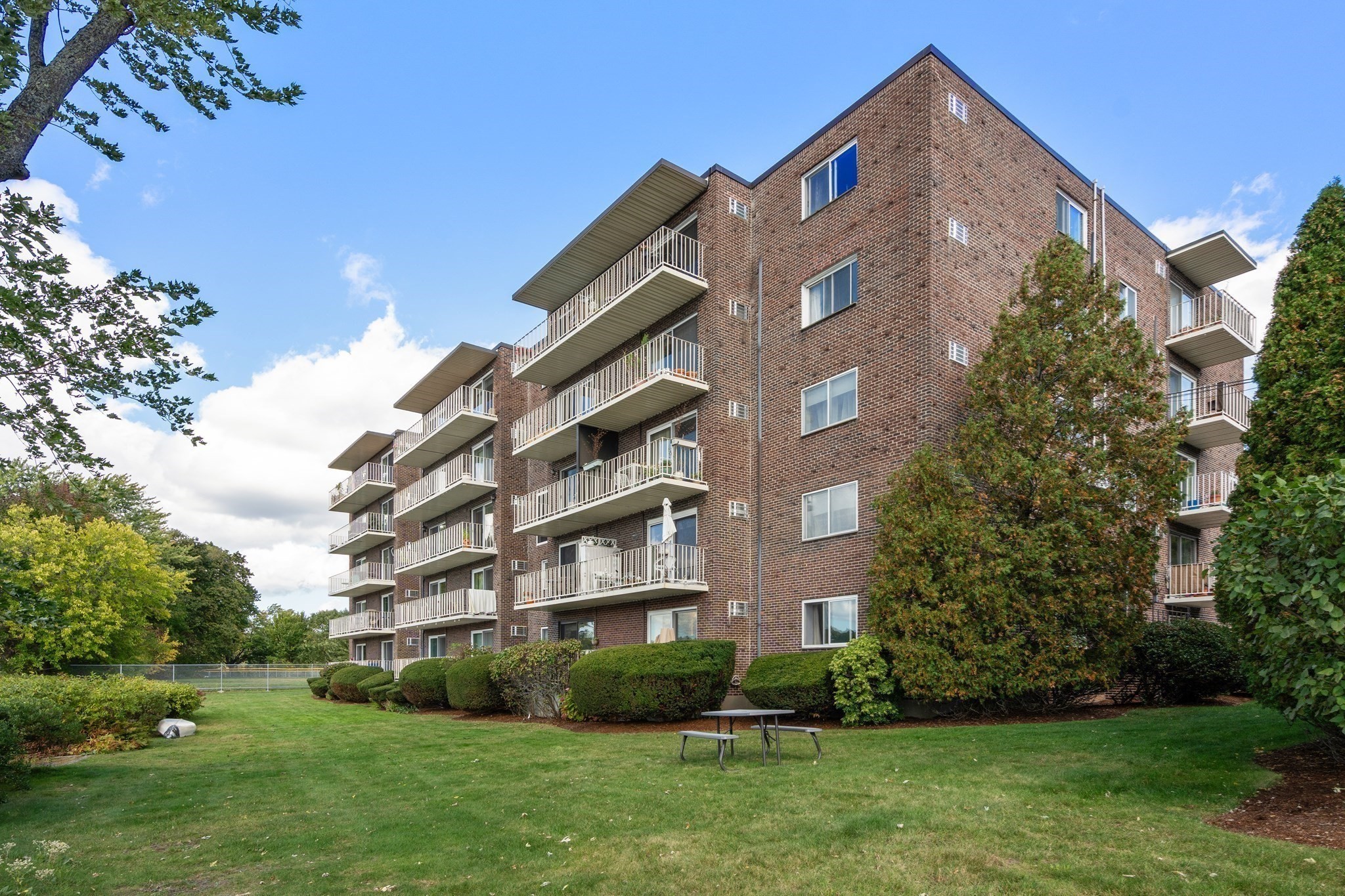 34 Hamilton Road, Unit 404 Arlington, MA 02474 - Photo 26 of 30 Gallery Image 26